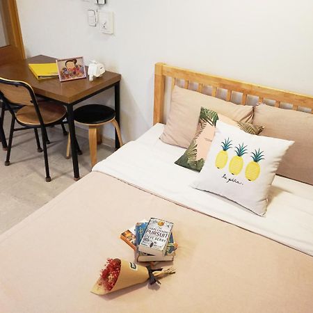 Lee & No Guesthouse Hongdae Сеул Екстер'єр фото