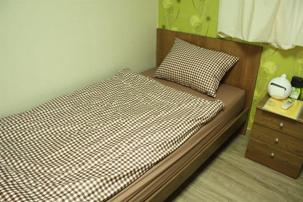 Lee & No Guesthouse Hongdae Сеул Екстер'єр фото