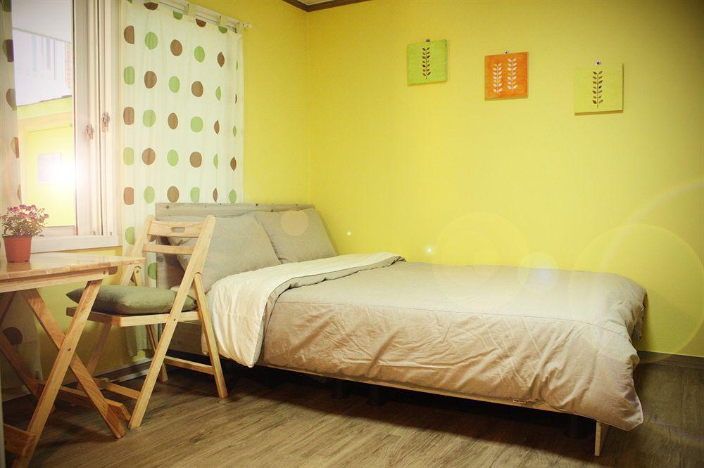 Lee & No Guesthouse Hongdae Сеул Екстер'єр фото