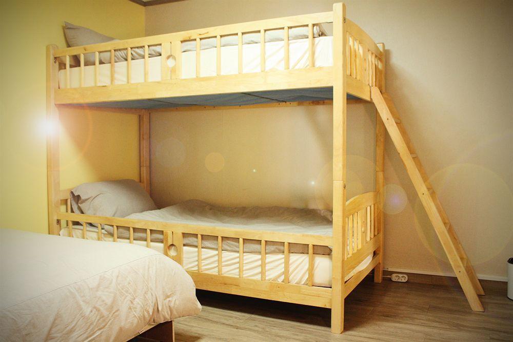 Lee & No Guesthouse Hongdae Сеул Екстер'єр фото