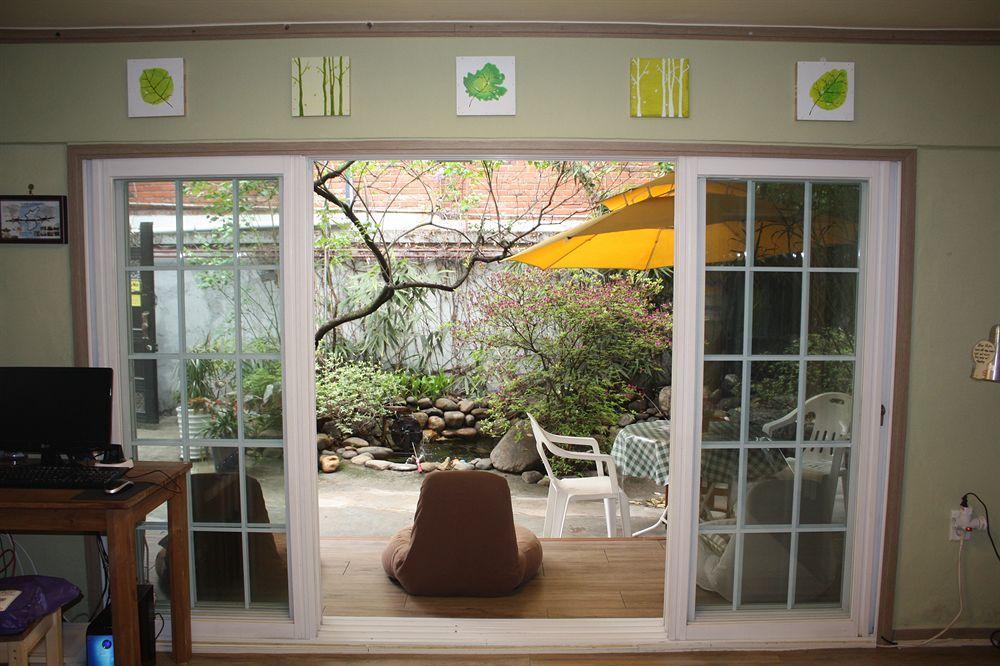 Lee & No Guesthouse Hongdae Сеул Екстер'єр фото