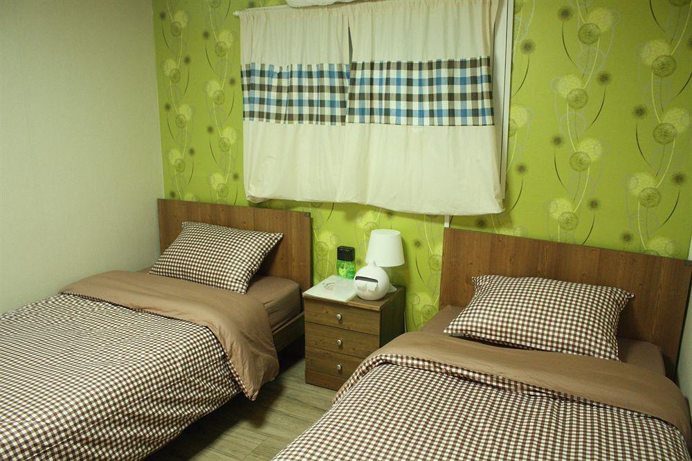 Lee & No Guesthouse Hongdae Сеул Екстер'єр фото