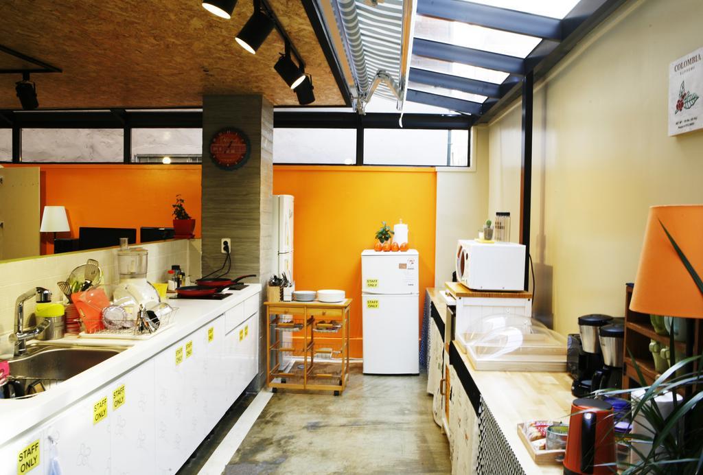 Lee & No Guesthouse Hongdae Сеул Екстер'єр фото