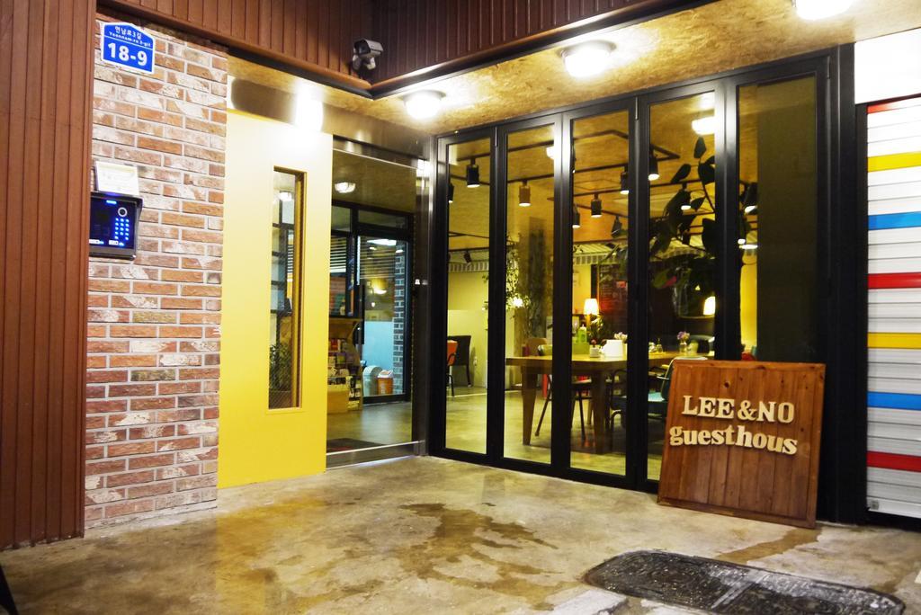 Lee & No Guesthouse Hongdae Сеул Екстер'єр фото