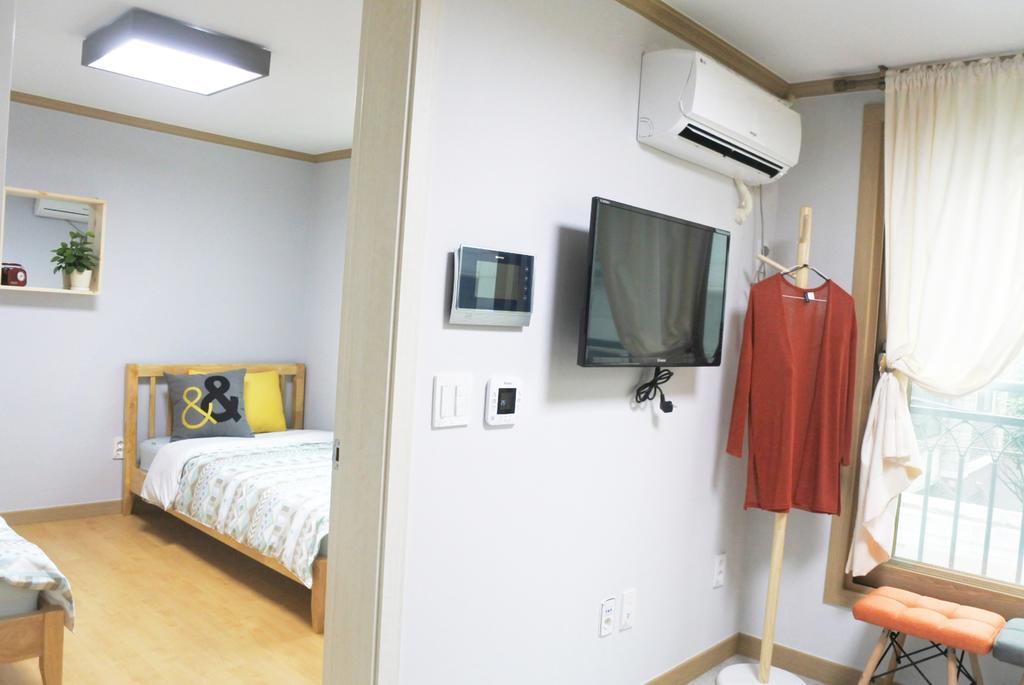 Lee & No Guesthouse Hongdae Сеул Екстер'єр фото