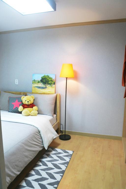 Lee & No Guesthouse Hongdae Сеул Екстер'єр фото