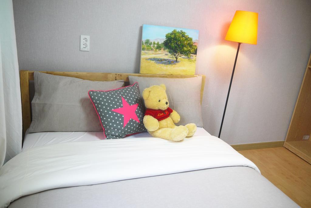 Lee & No Guesthouse Hongdae Сеул Екстер'єр фото