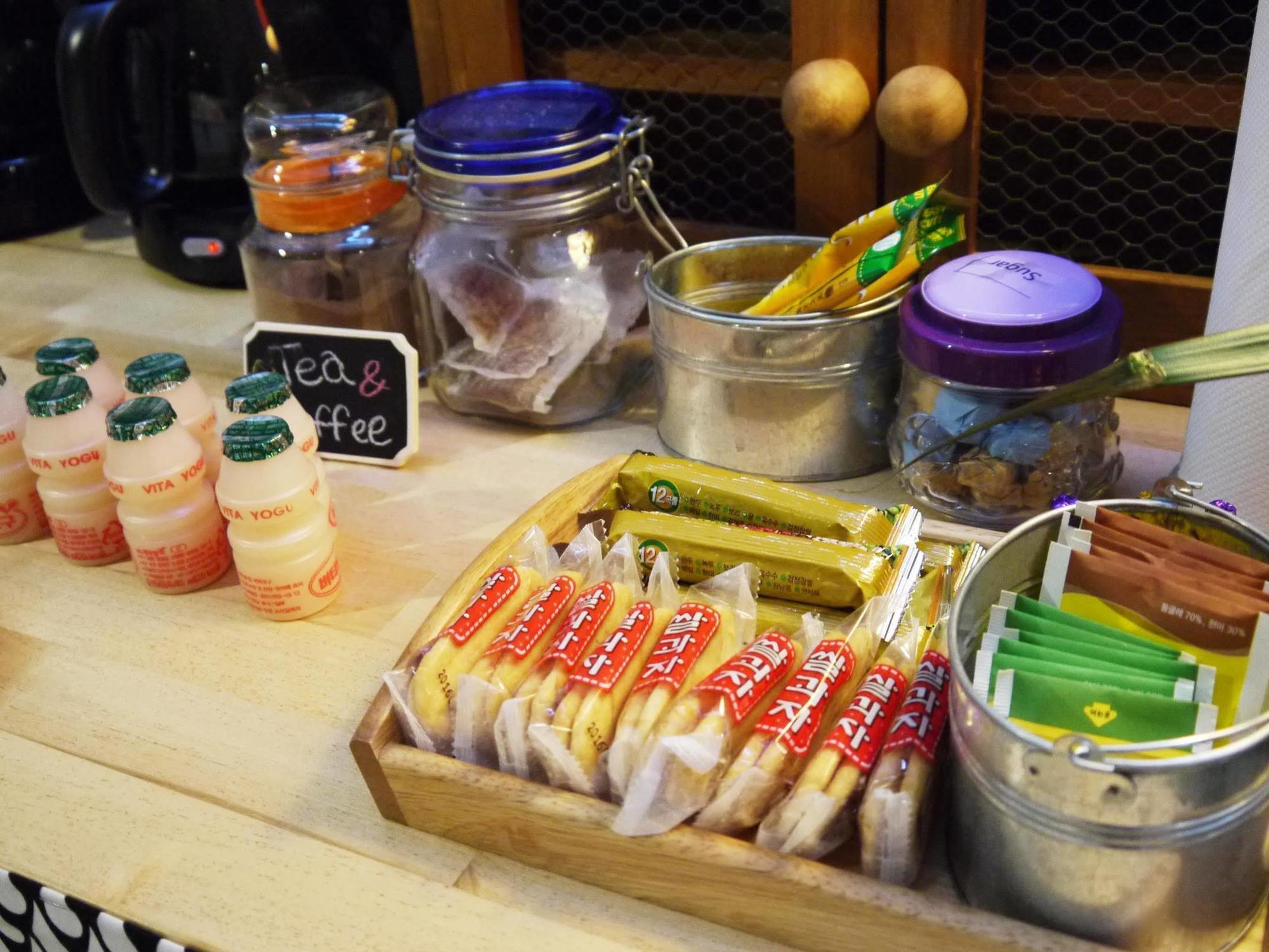 Lee & No Guesthouse Hongdae Сеул Екстер'єр фото