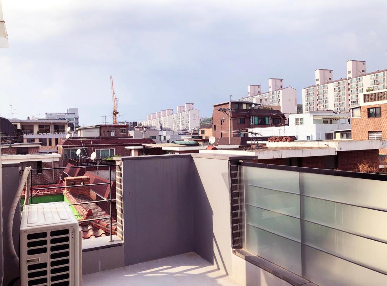 Lee & No Guesthouse Hongdae Сеул Екстер'єр фото