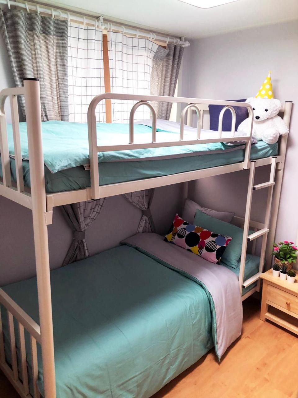 Lee & No Guesthouse Hongdae Сеул Екстер'єр фото