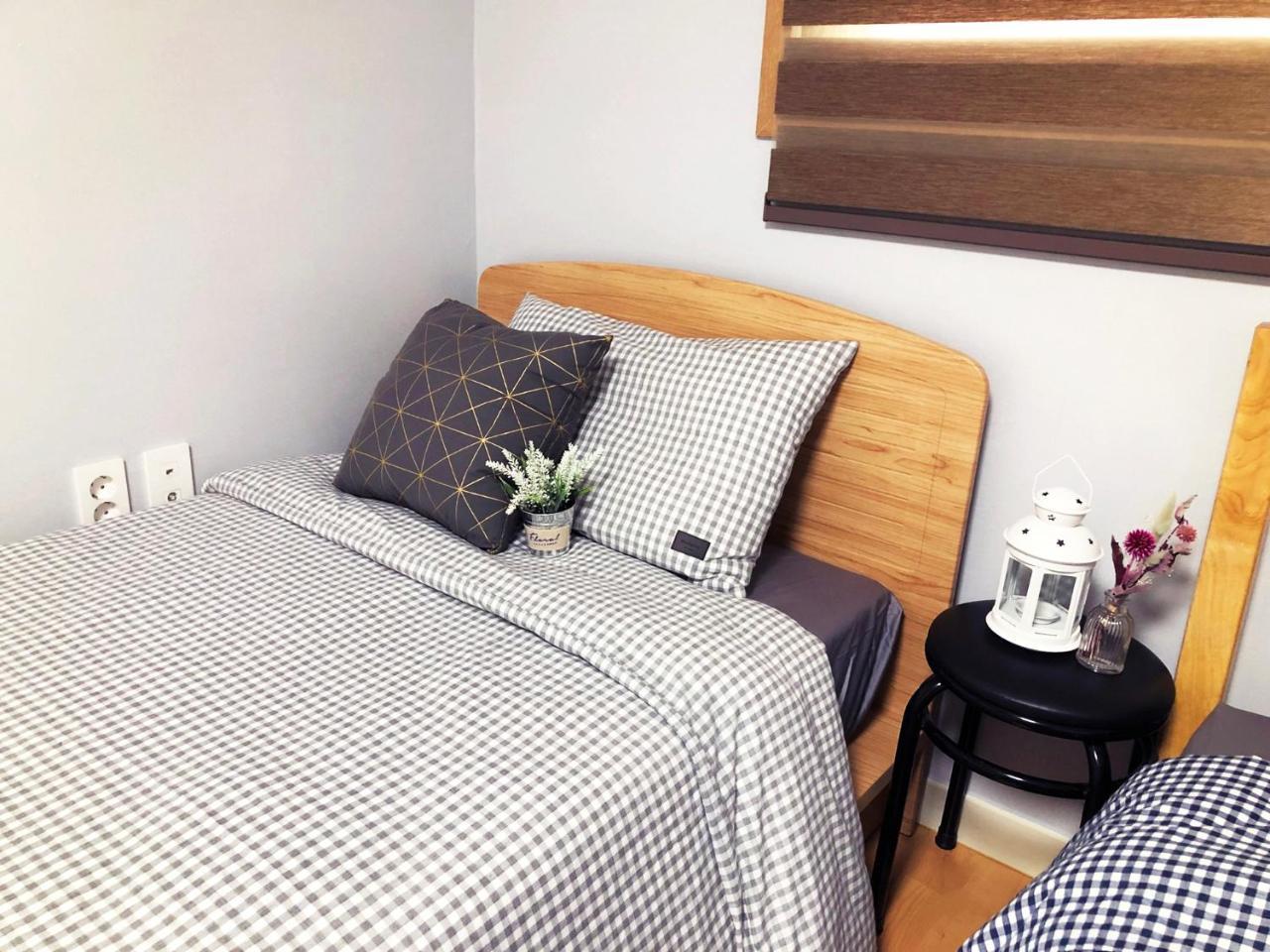 Lee & No Guesthouse Hongdae Сеул Екстер'єр фото