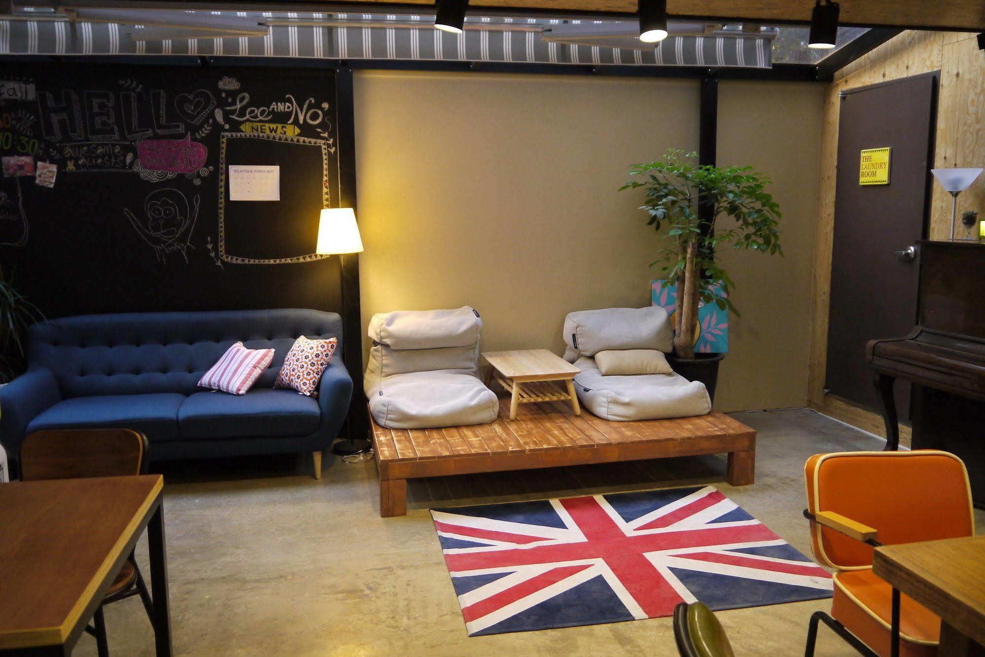 Lee & No Guesthouse Hongdae Сеул Екстер'єр фото